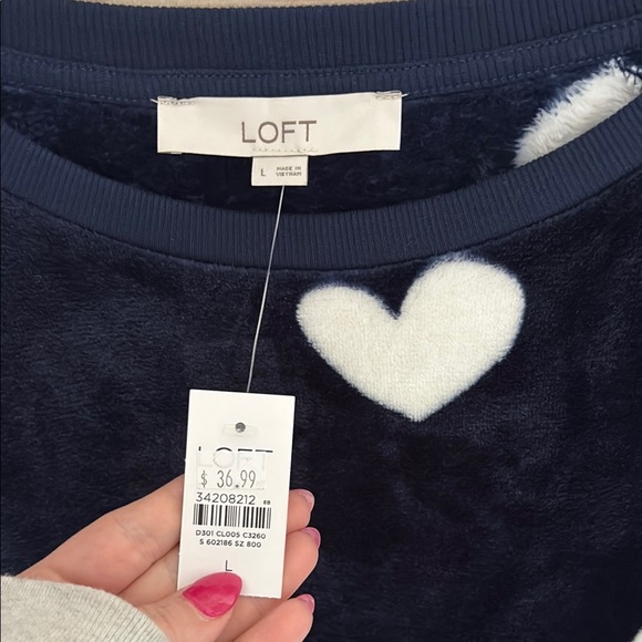LOFT Navy Sweater with White Hearts (Large) - Picture 2 of 4
